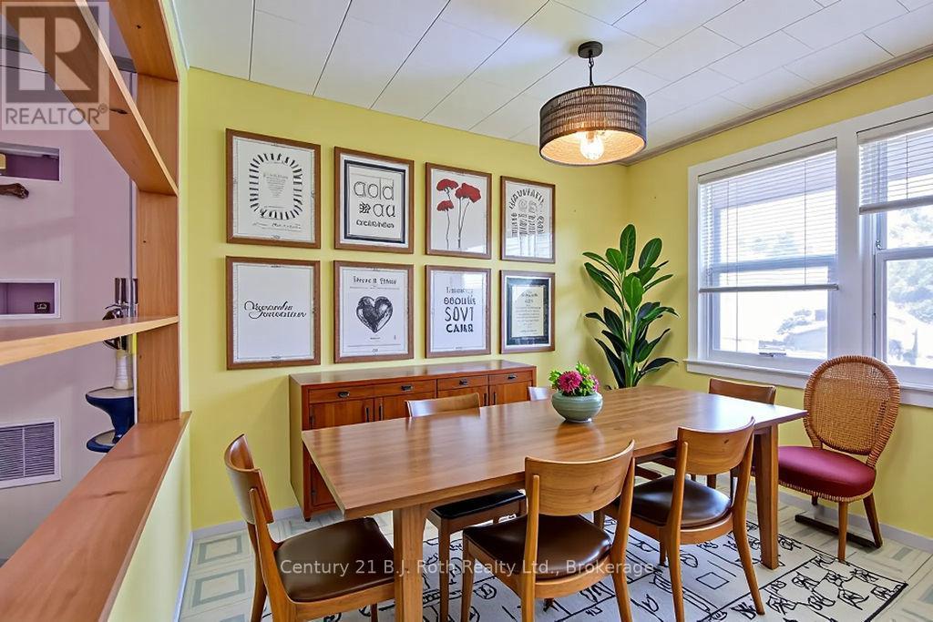 Virtually Edited To Show Potential - 377 Barrie Road, Orillia, ON - Indoor Photo Showing Dining Room