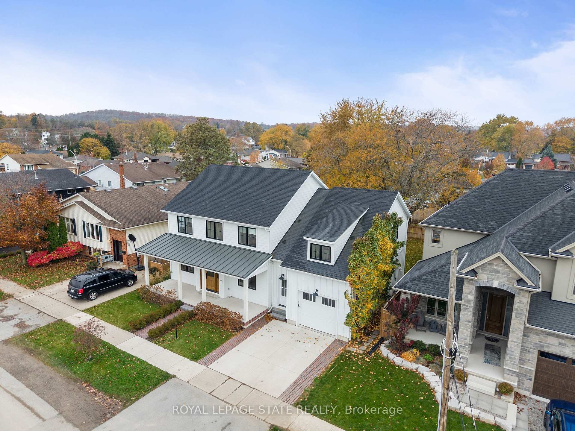 3922 Twenty Third Street, Lincoln, ON - Outdoor With Facade