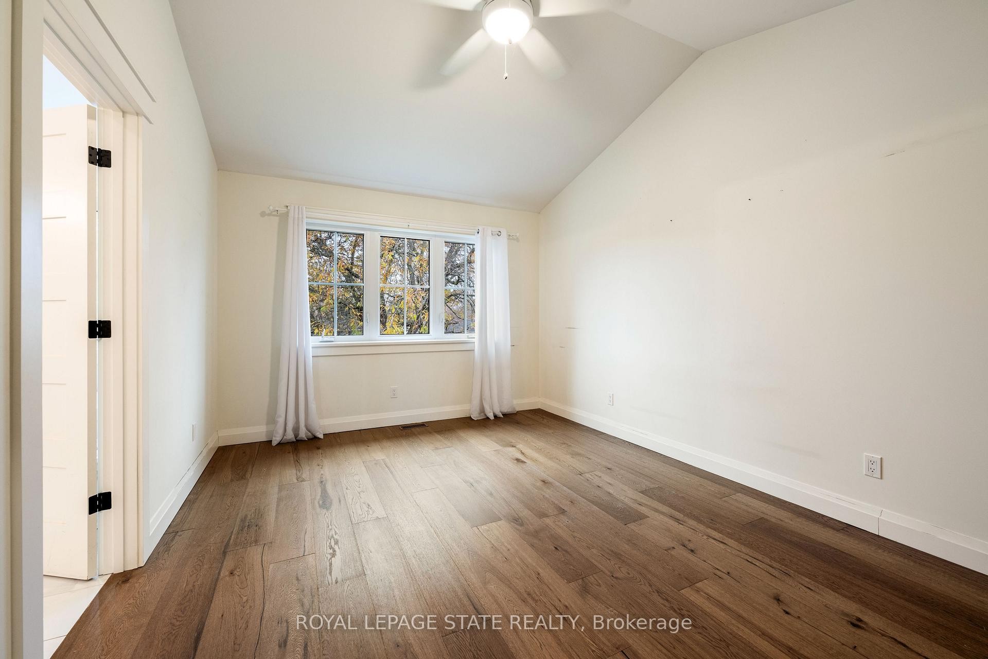 3922 Twenty Third Street, Lincoln, ON - Indoor Photo Showing Other Room