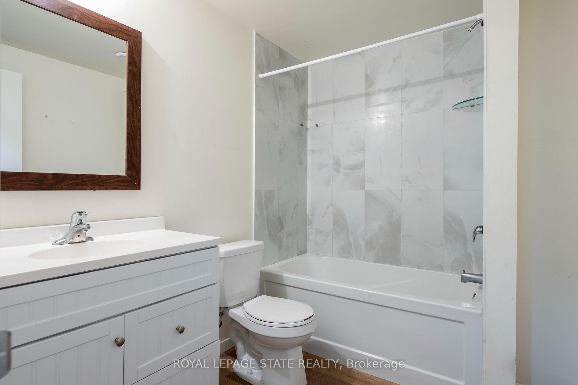3922 Twenty Third Street, Lincoln, ON - Indoor Photo Showing Bathroom