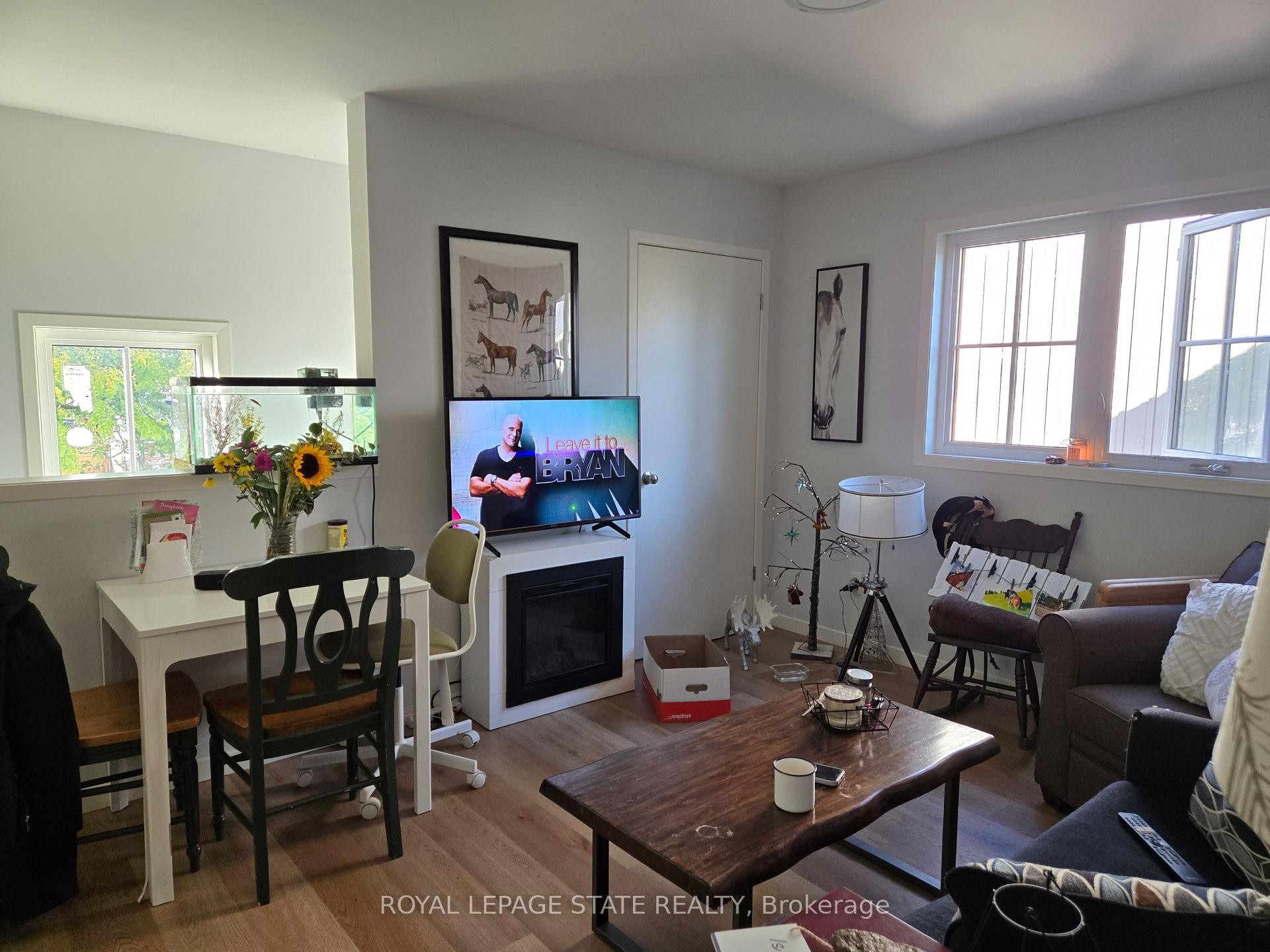 3922 Twenty Third Street, Lincoln, ON - Indoor With Fireplace