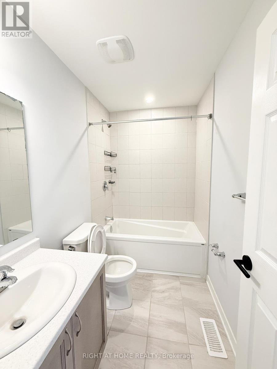 Common Bathroom on 3rd Floor - 63 Stitch Mews, Ottawa, ON - Indoor Photo Showing Bathroom