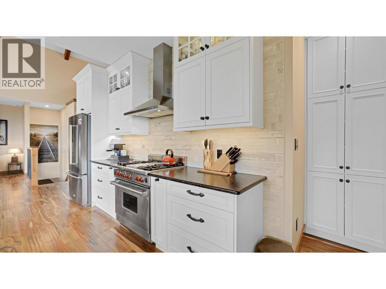 2621 Brewer Ridge Rise, Invermere, BC - Indoor Photo Showing Kitchen