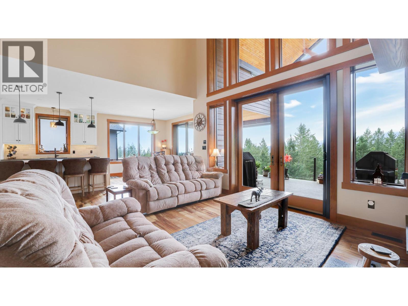 2621 Brewer Ridge Rise, Invermere, BC - Indoor Photo Showing Living Room