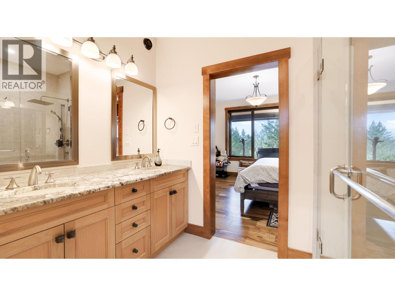 2621 Brewer Ridge Rise, Invermere, BC - Indoor Photo Showing Bathroom