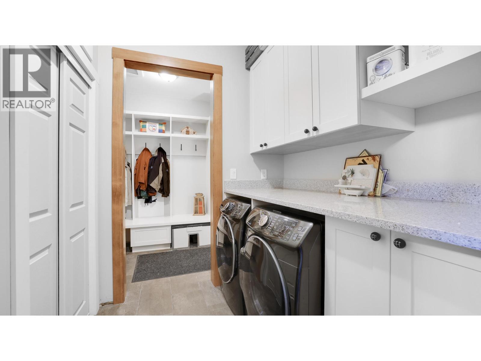 2621 Brewer Ridge Rise, Invermere, BC - Indoor Photo Showing Laundry Room
