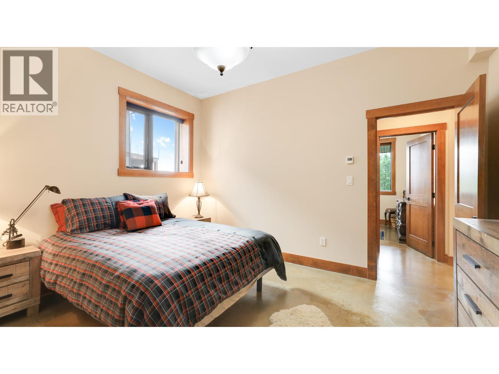 2621 Brewer Ridge Rise, Invermere, BC - Indoor Photo Showing Bedroom