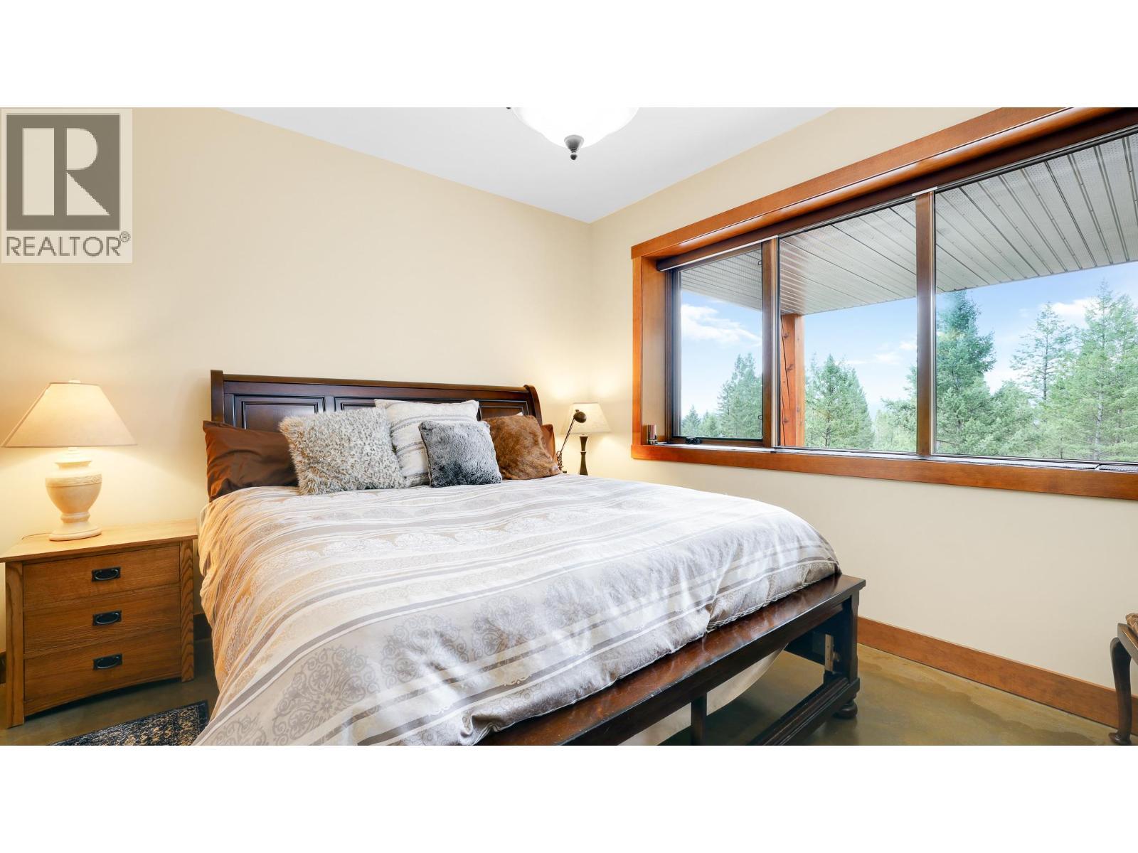2621 Brewer Ridge Rise, Invermere, BC - Indoor Photo Showing Bedroom