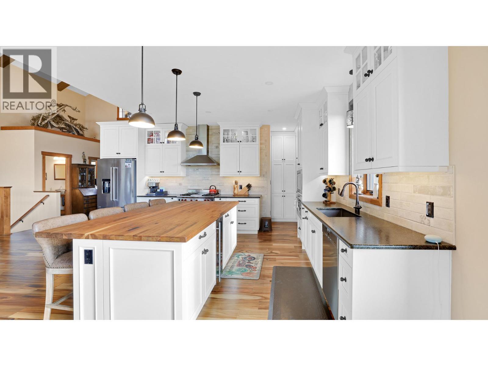 2621 Brewer Ridge Rise, Invermere, BC - Indoor Photo Showing Kitchen
