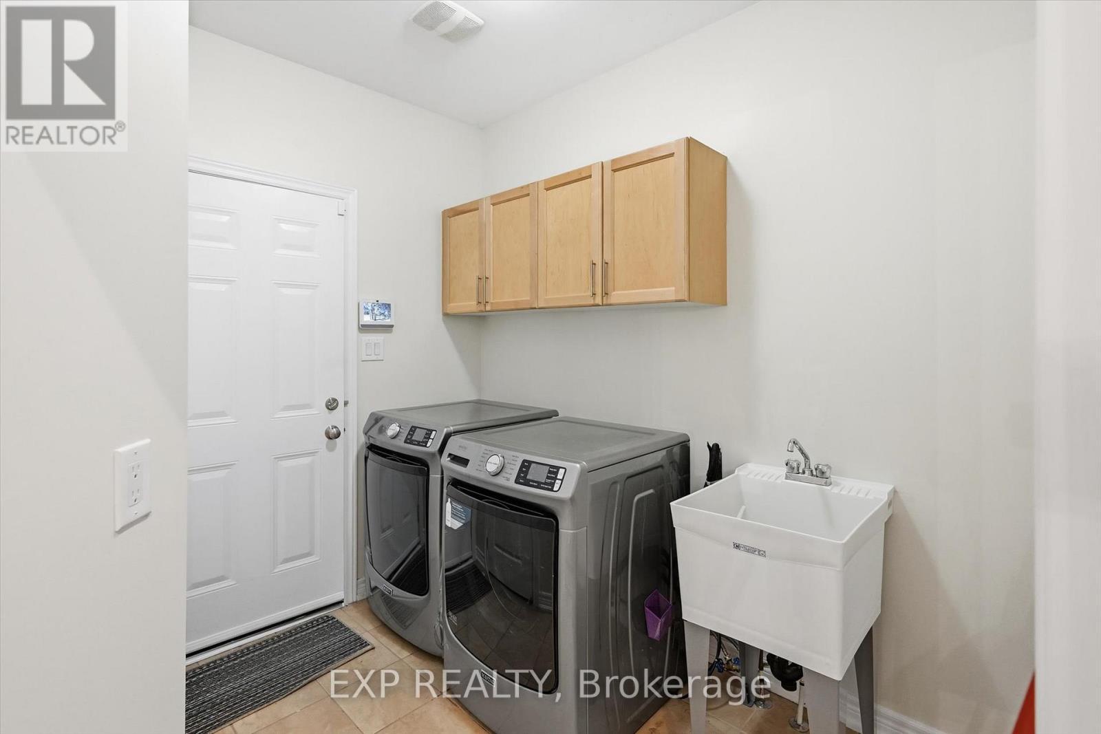 266 Admiral Drive, Oakville, ON - Indoor Photo Showing Laundry Room