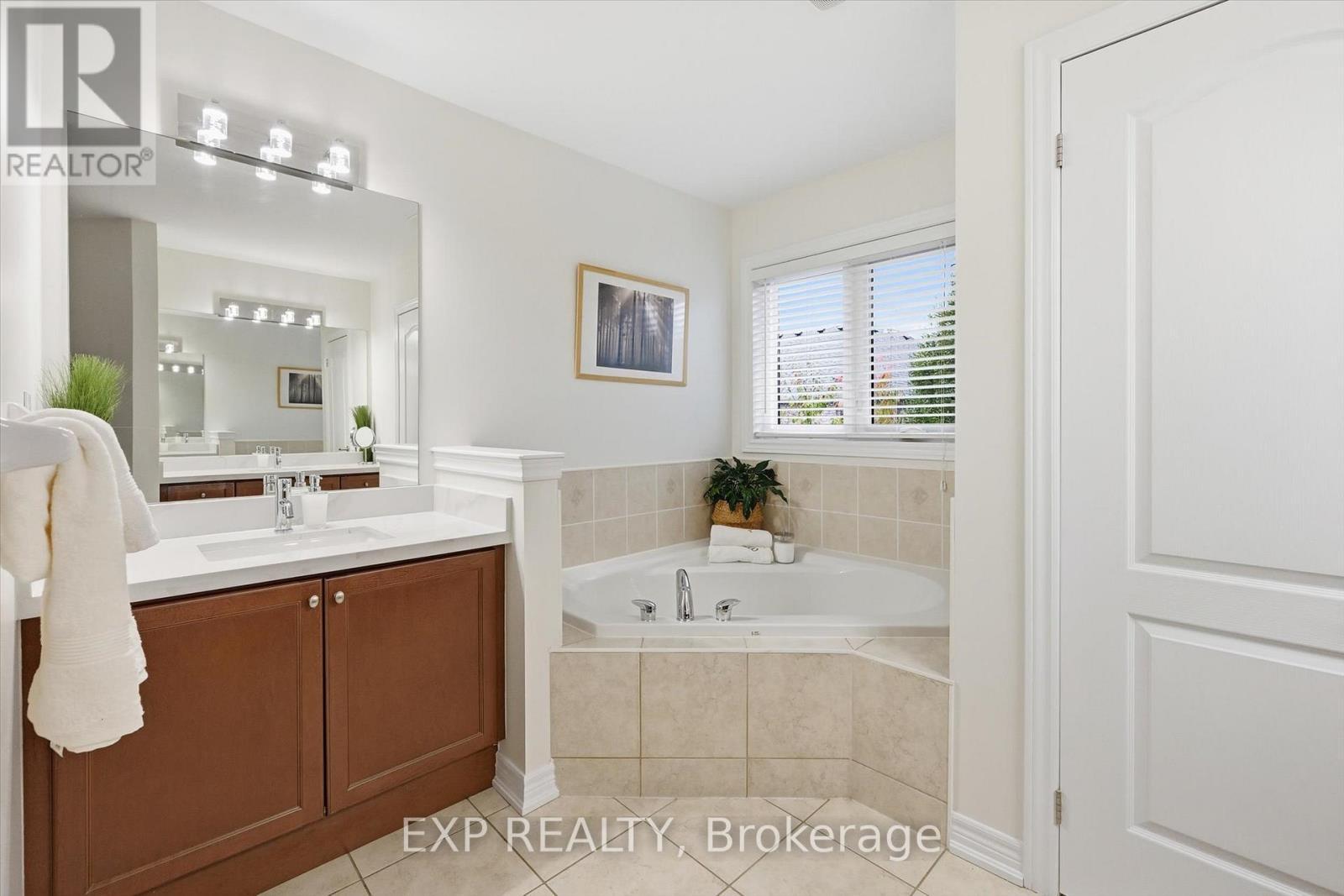 266 Admiral Drive, Oakville, ON - Indoor Photo Showing Bathroom