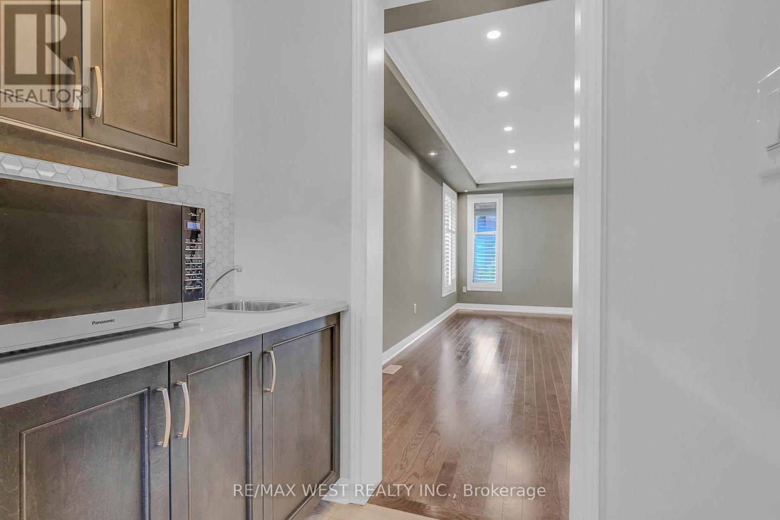 198 Jessie Caverhill Pass, Oakville, ON - Indoor Photo Showing Other Room