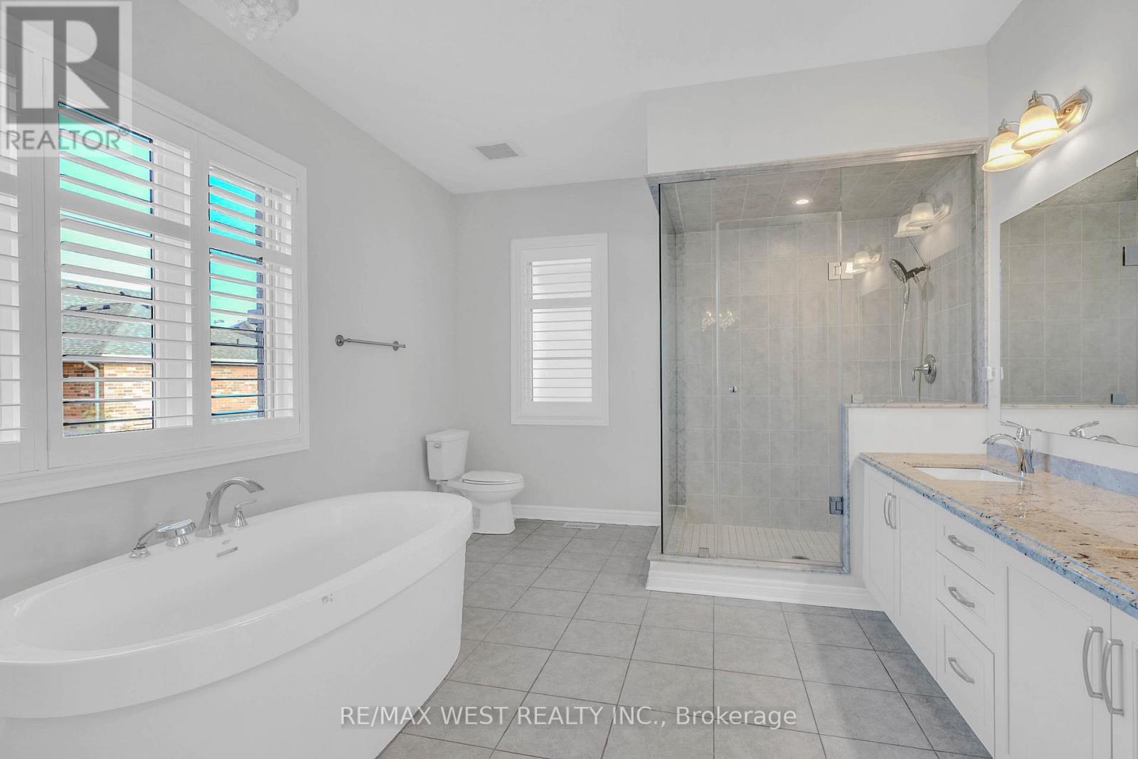 198 Jessie Caverhill Pass, Oakville, ON - Indoor Photo Showing Bathroom