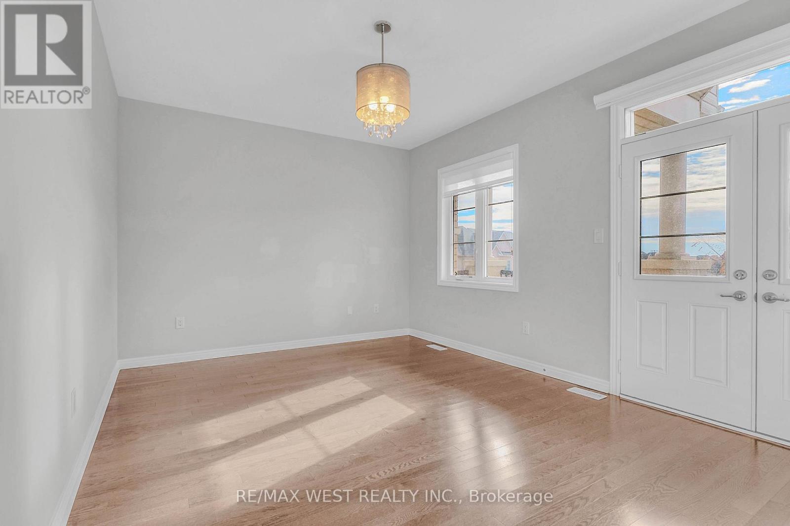 198 Jessie Caverhill Pass, Oakville, ON - Indoor Photo Showing Other Room