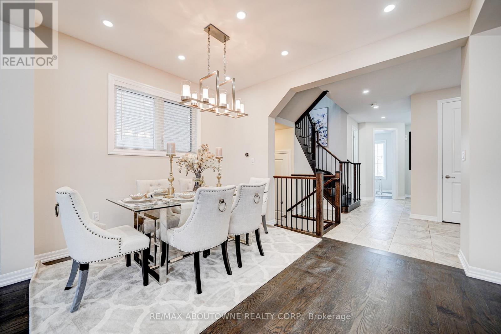 385 Dahlia Trail, Oakville, ON - Indoor Photo Showing Dining Room