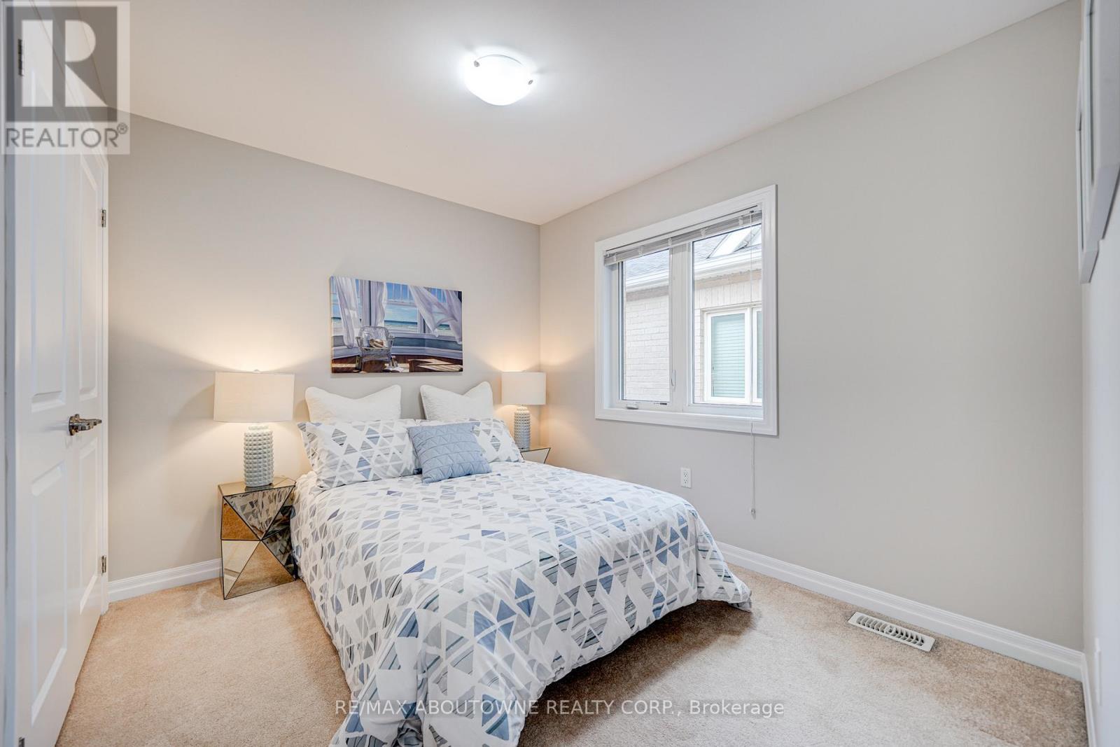 385 Dahlia Trail, Oakville, ON - Indoor Photo Showing Bedroom