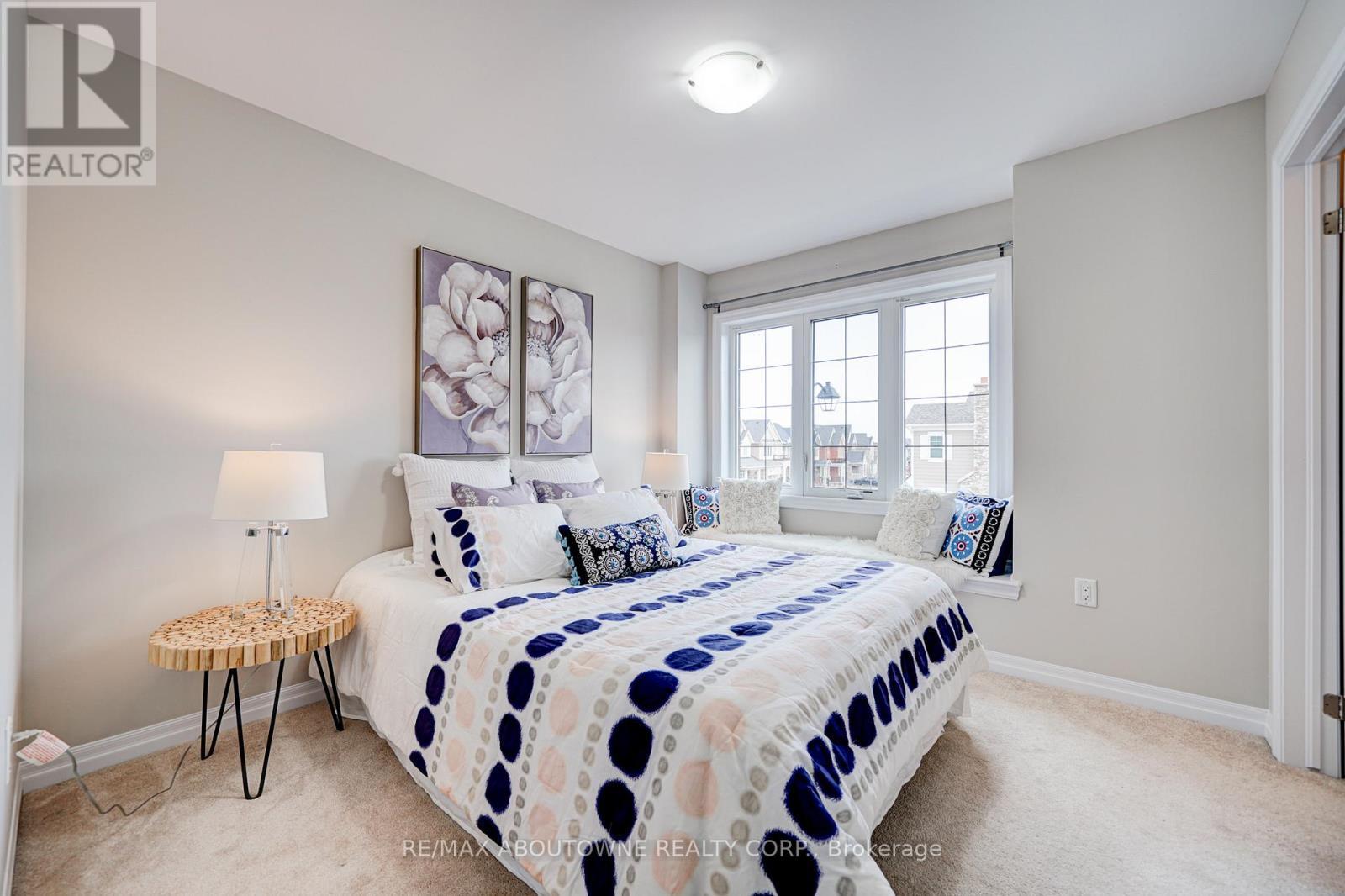 385 Dahlia Trail, Oakville, ON - Indoor Photo Showing Bedroom