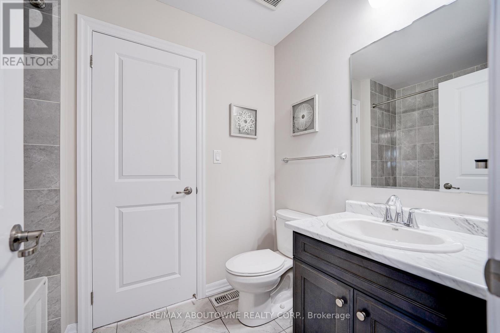 385 Dahlia Trail, Oakville, ON - Indoor Photo Showing Bathroom
