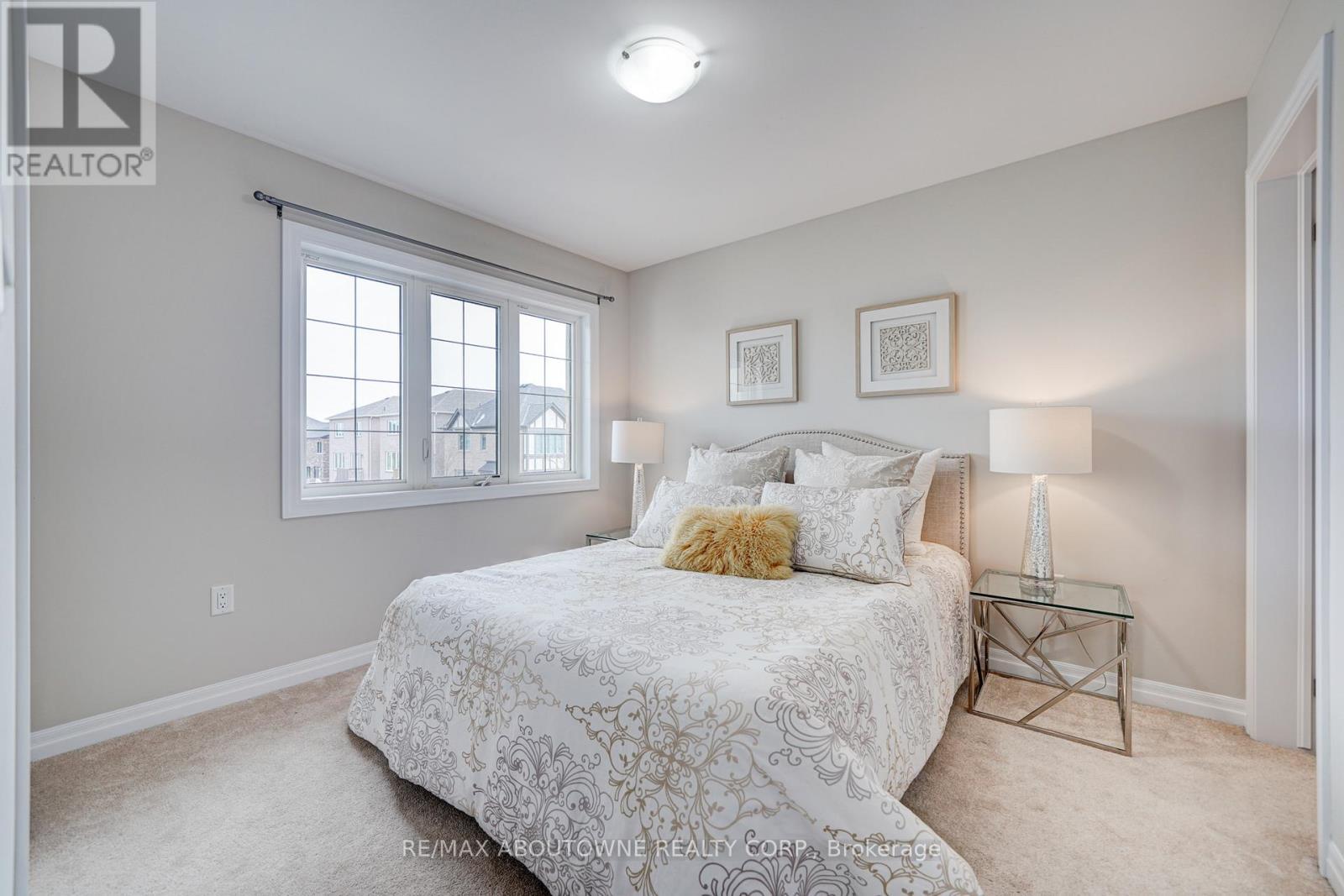 385 Dahlia Trail, Oakville, ON - Indoor Photo Showing Bedroom