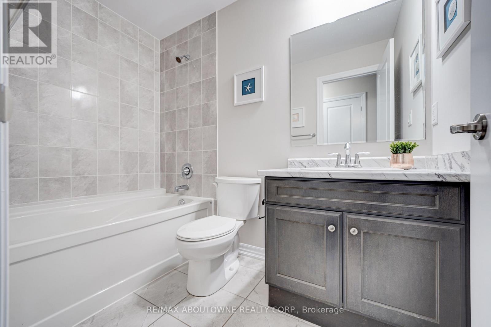 385 Dahlia Trail, Oakville, ON - Indoor Photo Showing Bathroom