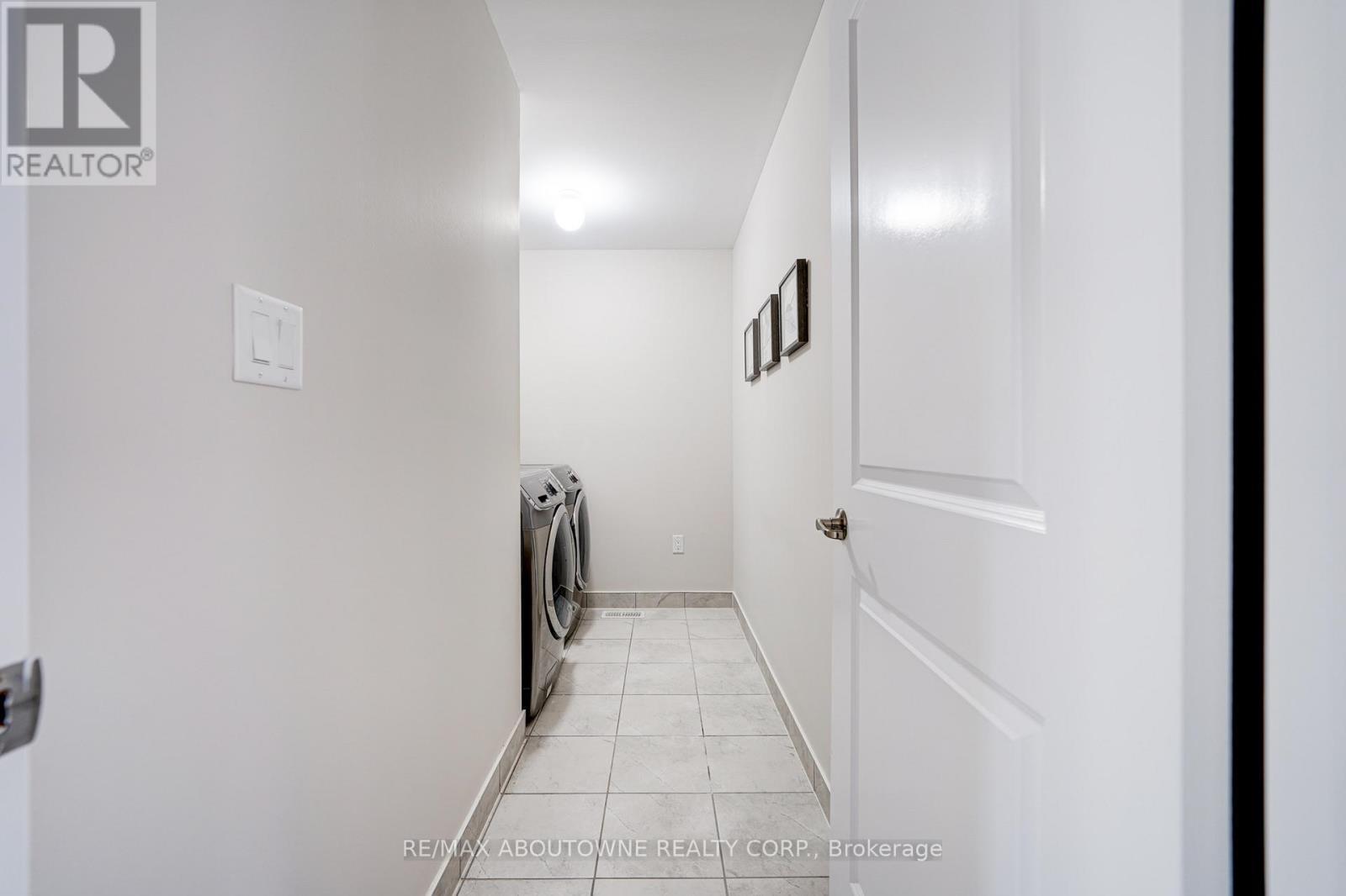 385 Dahlia Trail, Oakville, ON -