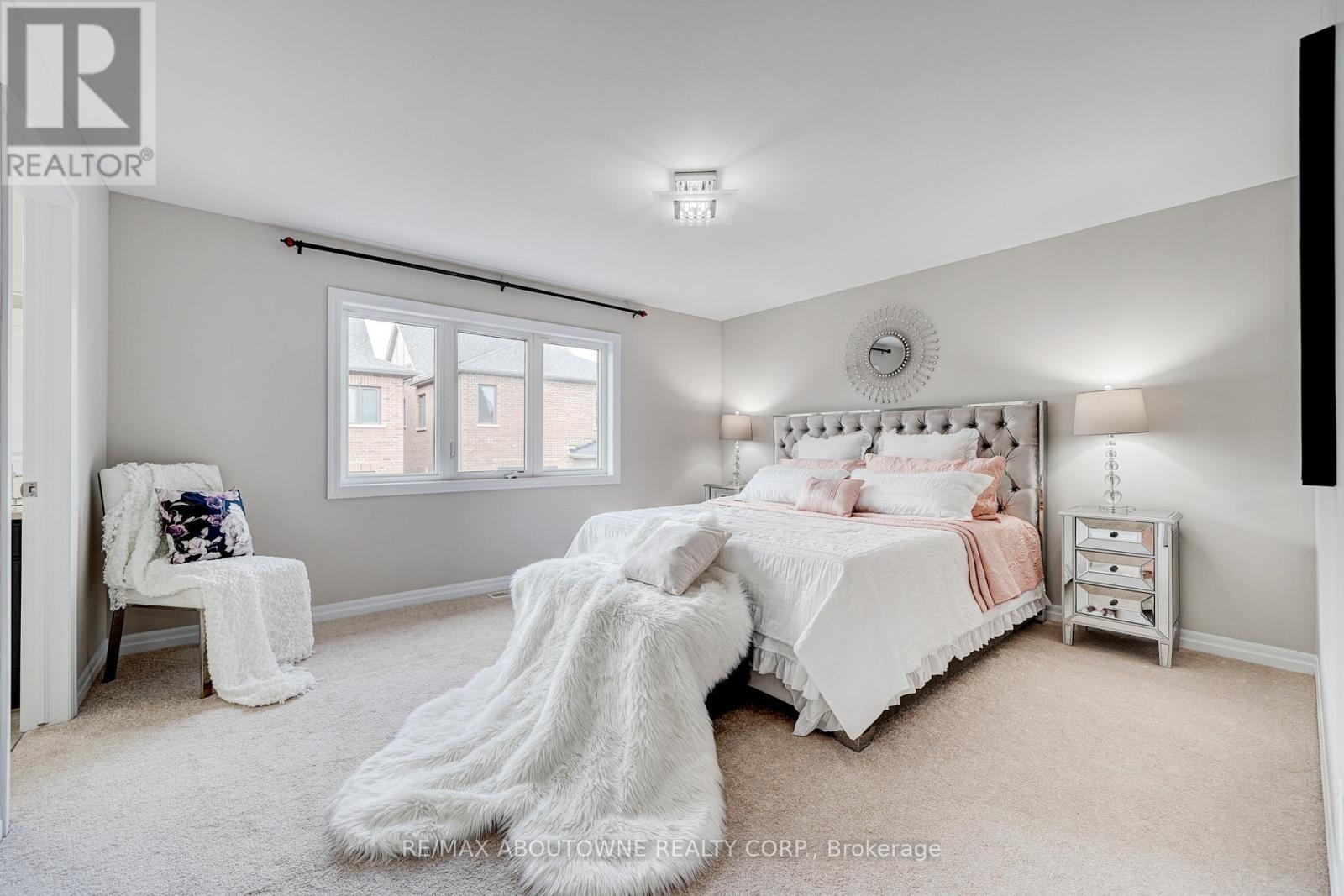 385 Dahlia Trail, Oakville, ON - Indoor Photo Showing Bedroom
