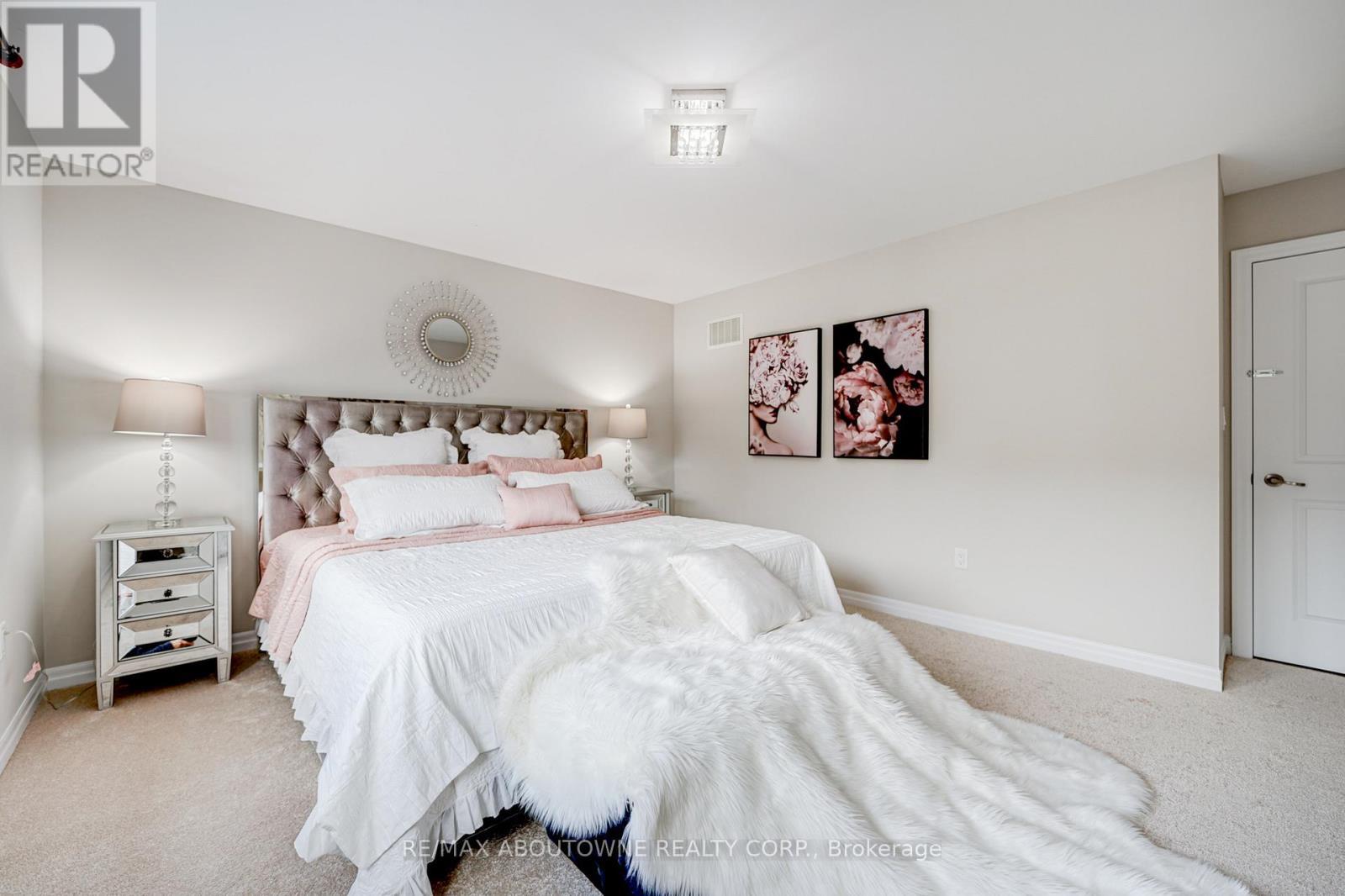 385 Dahlia Trail, Oakville, ON - Indoor Photo Showing Bedroom