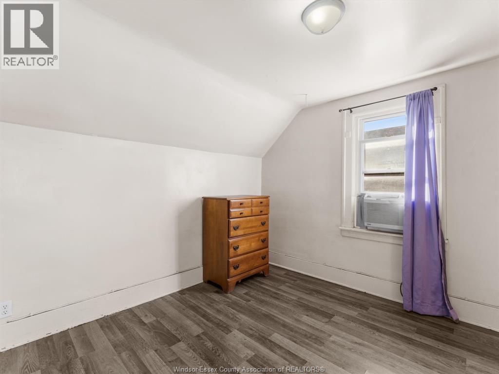 3493 Peter Street, Windsor, ON - Indoor