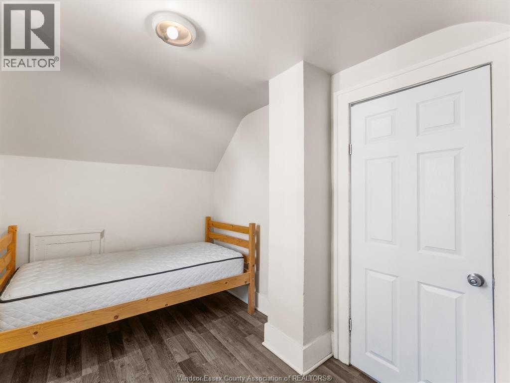 3493 Peter Street, Windsor, ON - Indoor Photo Showing Bedroom