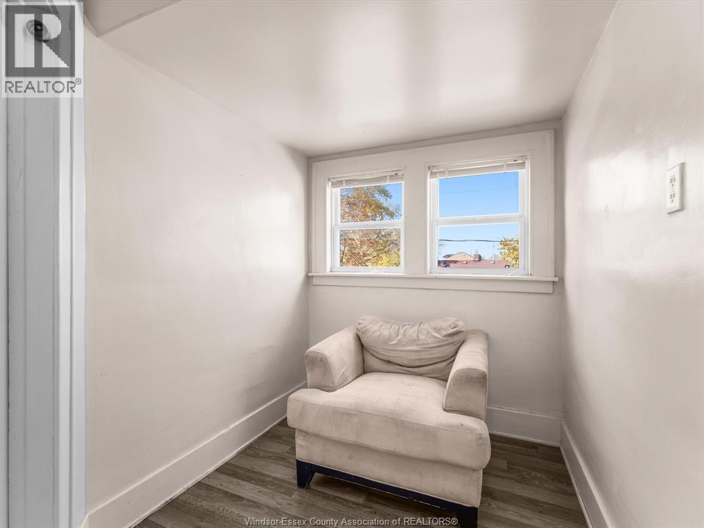 3493 Peter Street, Windsor, ON - Indoor