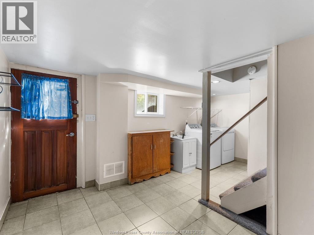 3493 Peter Street, Windsor, ON - Indoor