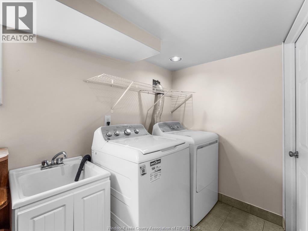 3493 Peter Street, Windsor, ON - Indoor Photo Showing Laundry Room