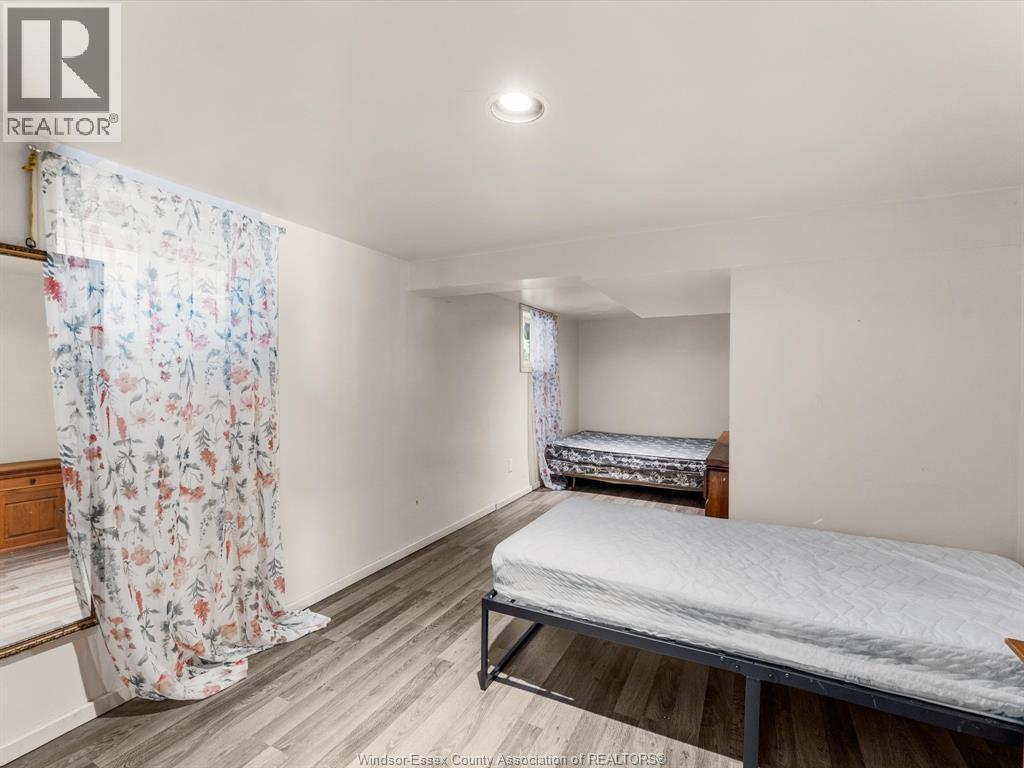 3493 Peter Street, Windsor, ON - Indoor Photo Showing Bedroom