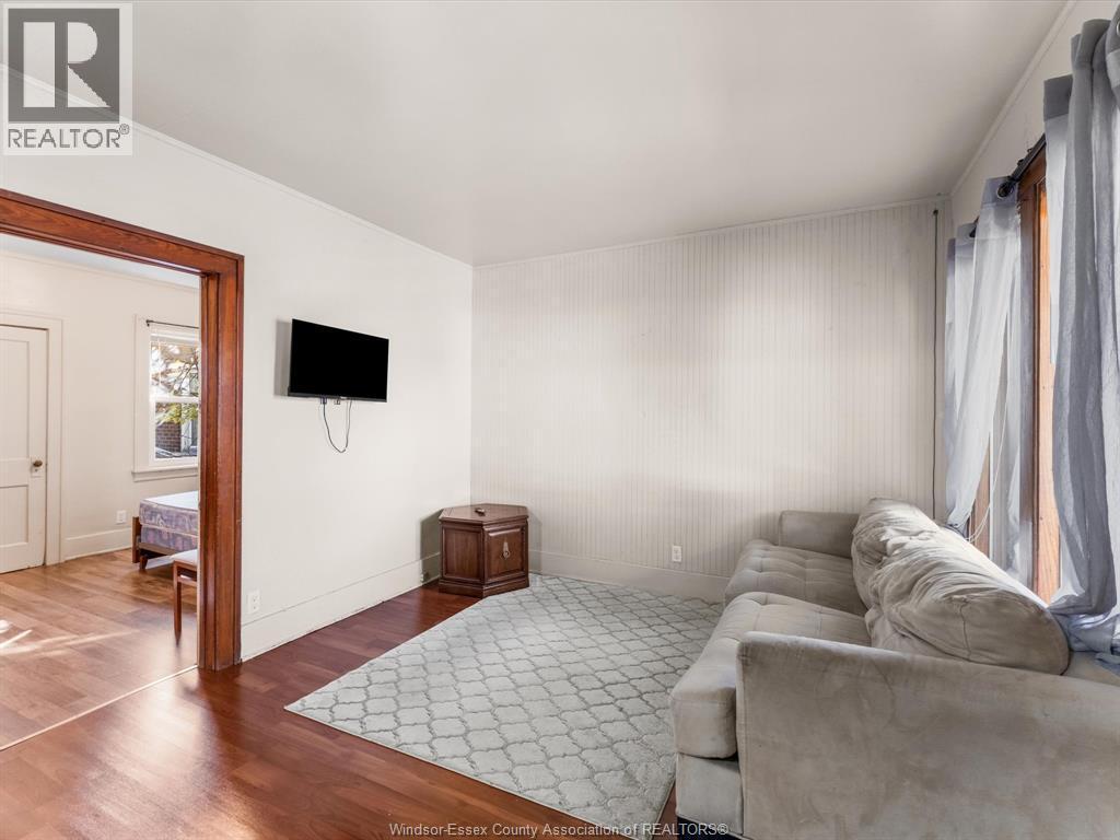 3493 Peter Street, Windsor, ON - Indoor