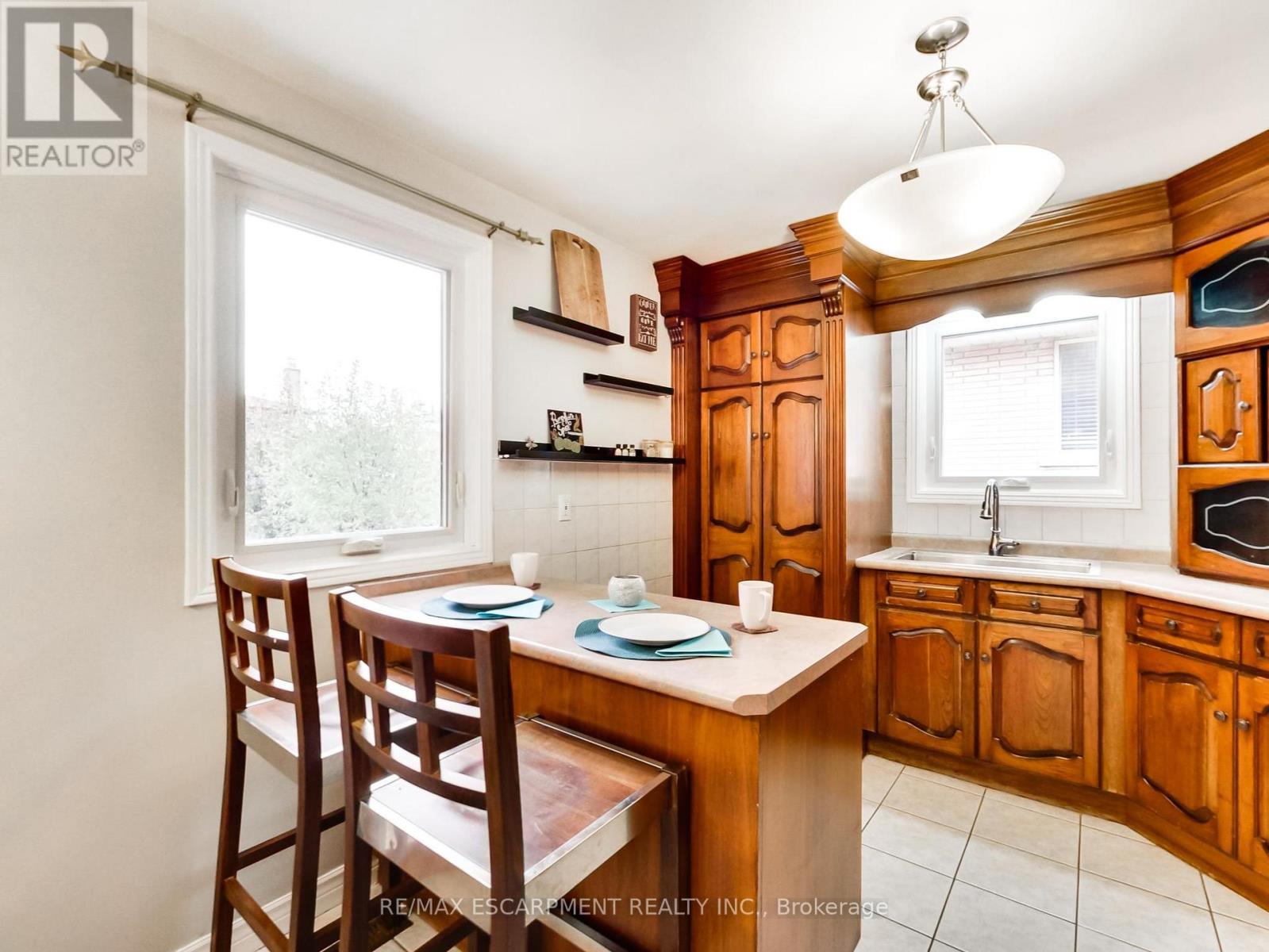 18 Pavarotti Court, Hamilton, ON - Indoor