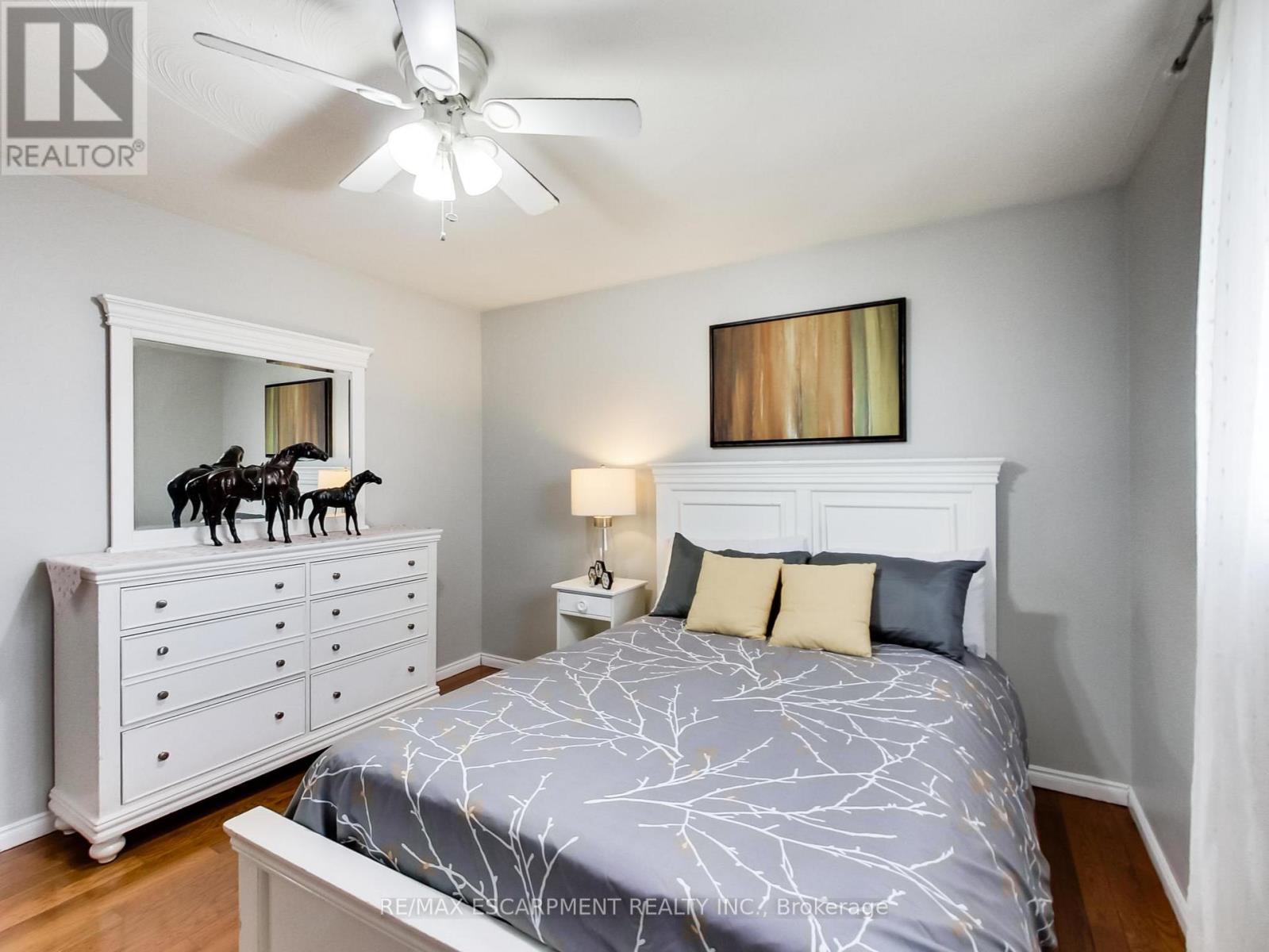 18 Pavarotti Court, Hamilton, ON - Indoor Photo Showing Bedroom