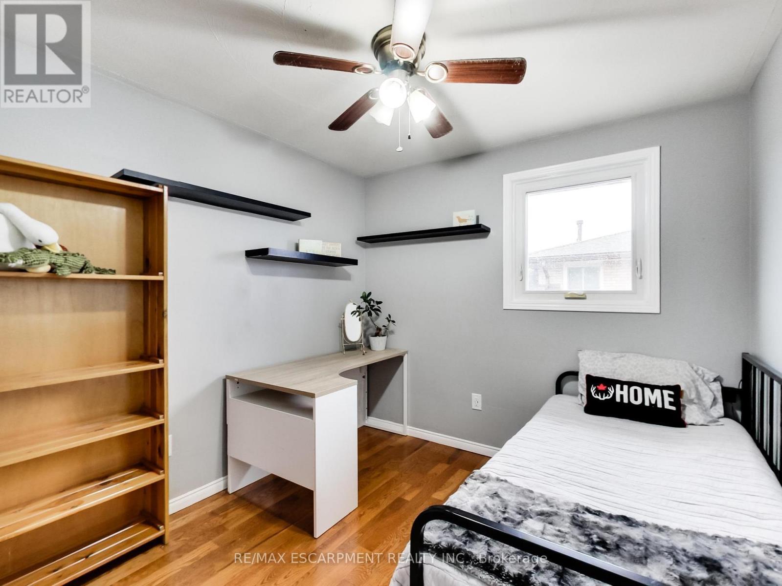18 Pavarotti Court, Hamilton, ON - Indoor Photo Showing Bedroom
