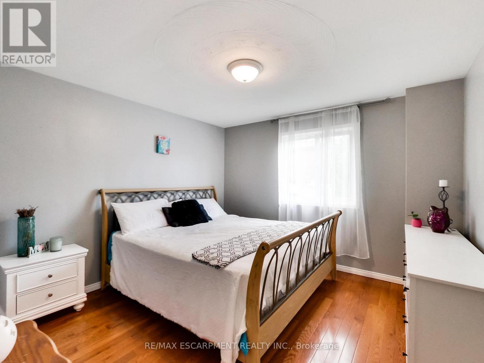 18 Pavarotti Court, Hamilton, ON - Indoor Photo Showing Bedroom