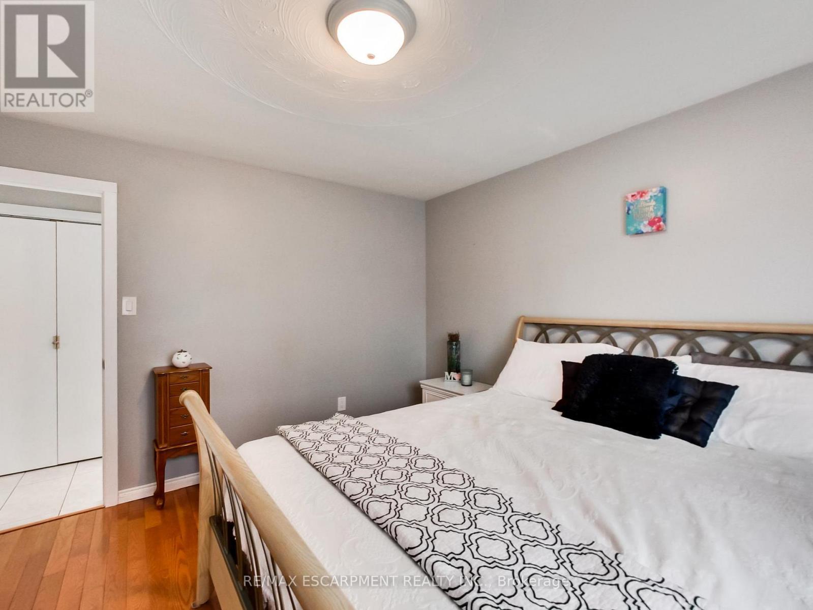 18 Pavarotti Court, Hamilton, ON - Indoor Photo Showing Bedroom