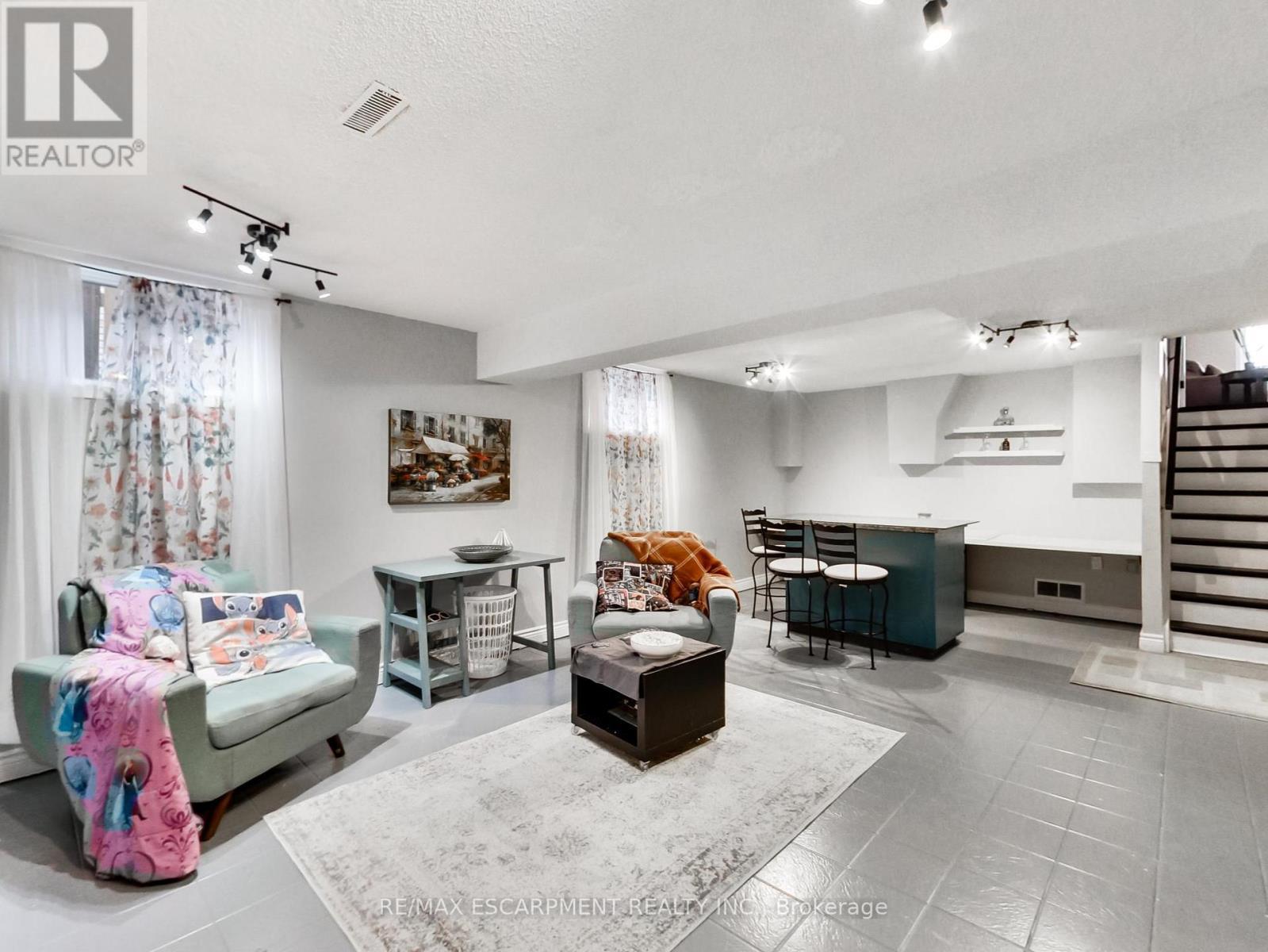 18 Pavarotti Court, Hamilton, ON - Indoor Photo Showing Other Room