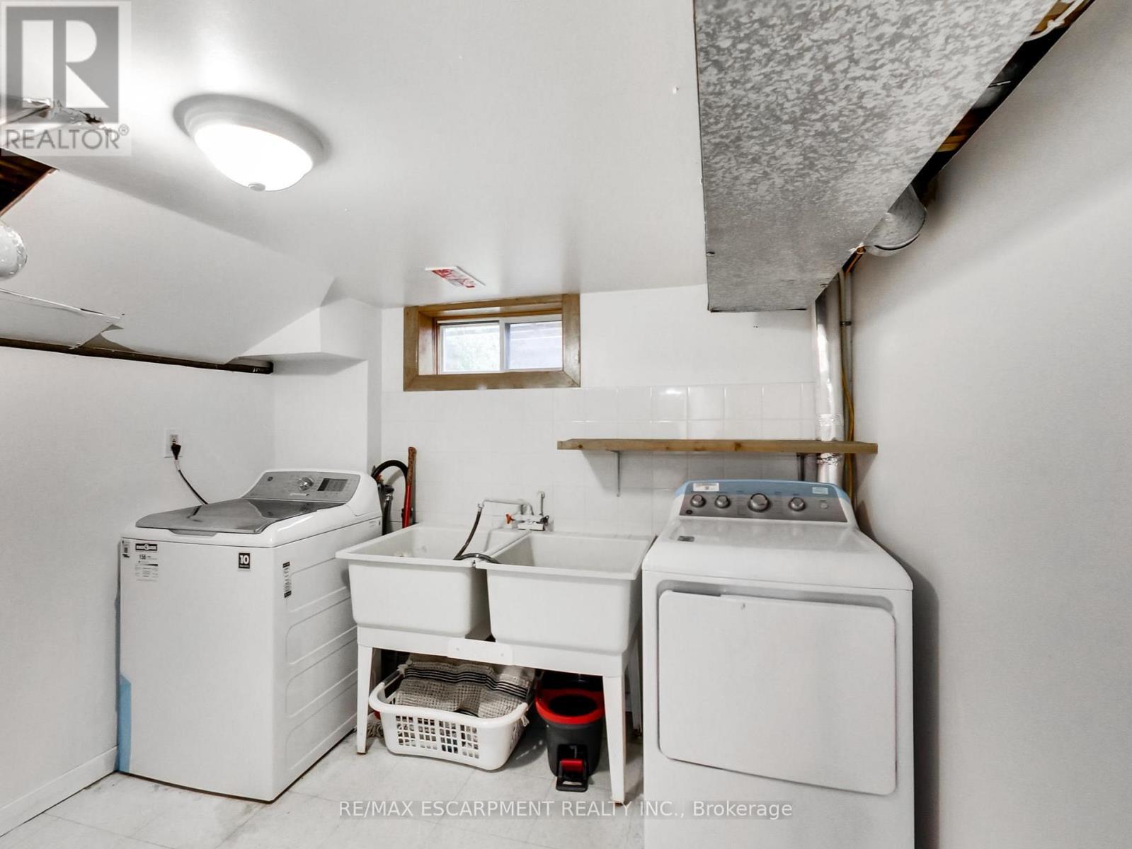 18 Pavarotti Court, Hamilton, ON - Indoor Photo Showing Laundry Room