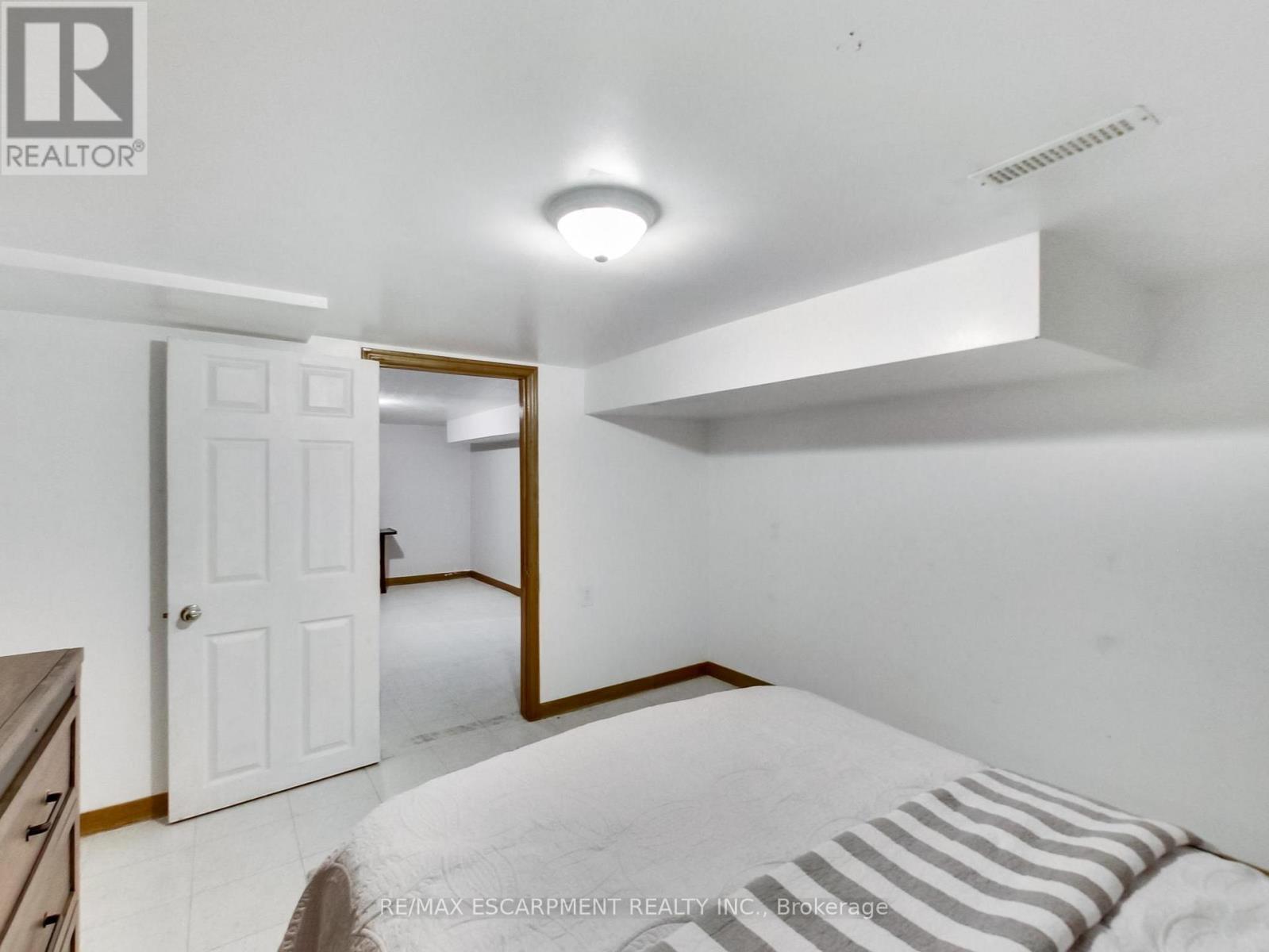18 Pavarotti Court, Hamilton, ON - Indoor Photo Showing Bedroom