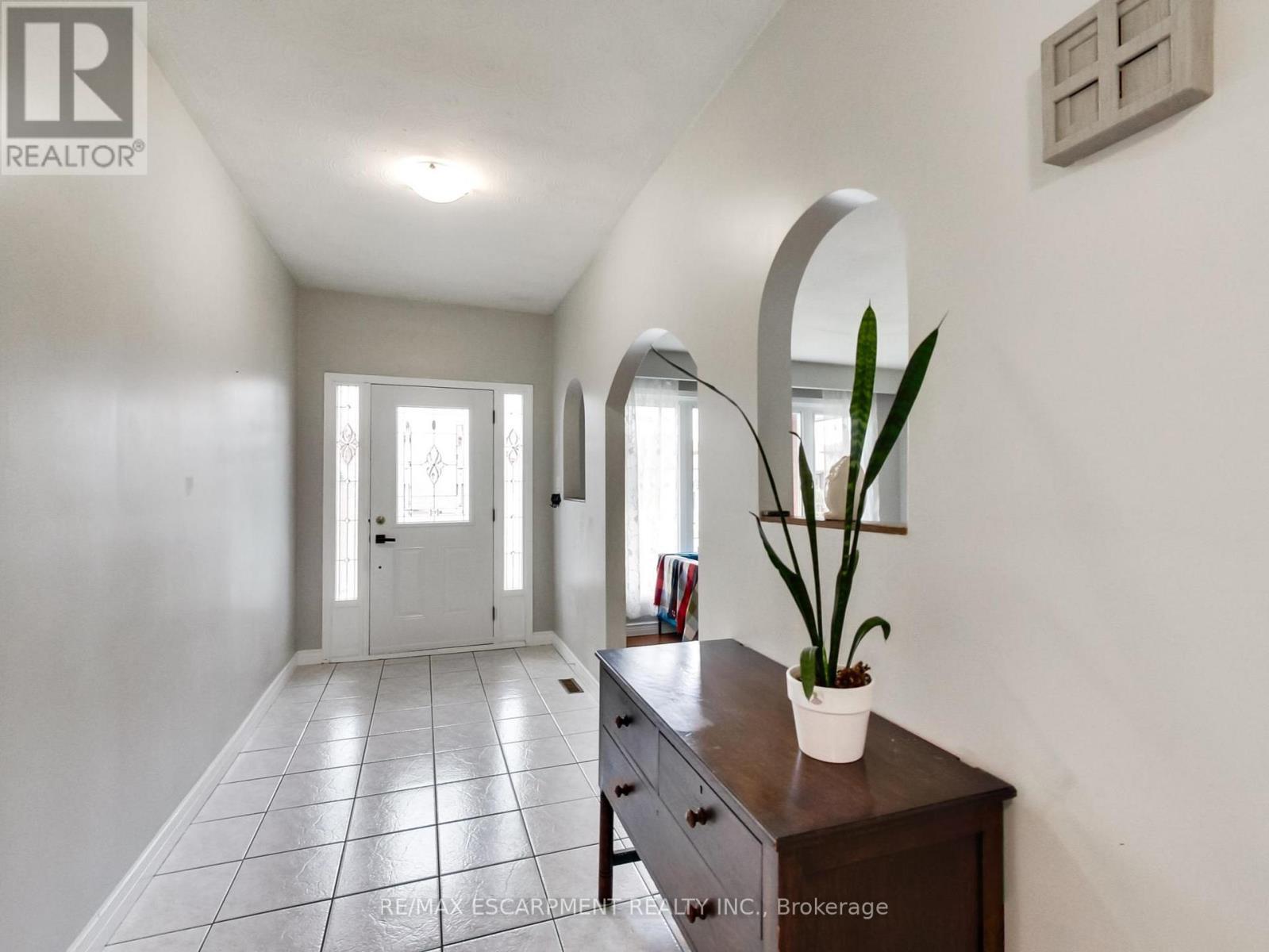 18 Pavarotti Court, Hamilton, ON - Indoor Photo Showing Other Room