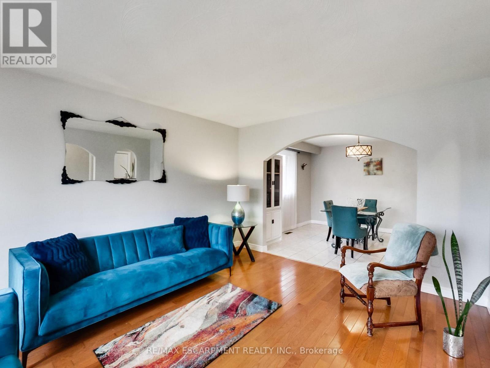 18 Pavarotti Court, Hamilton, ON - Indoor Photo Showing Living Room