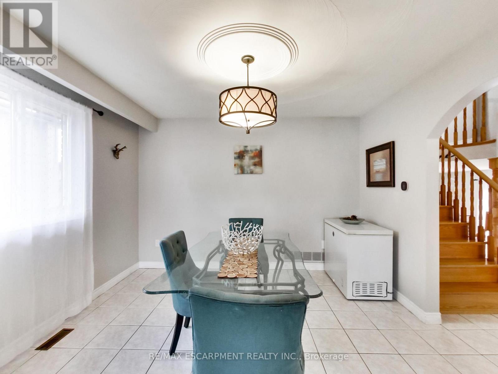 18 Pavarotti Court, Hamilton, ON - Indoor