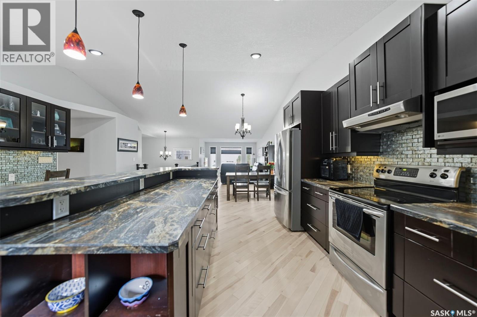 101 6Th Avenue W, Watrous, SK - Indoor Photo Showing Kitchen With Upgraded Kitchen