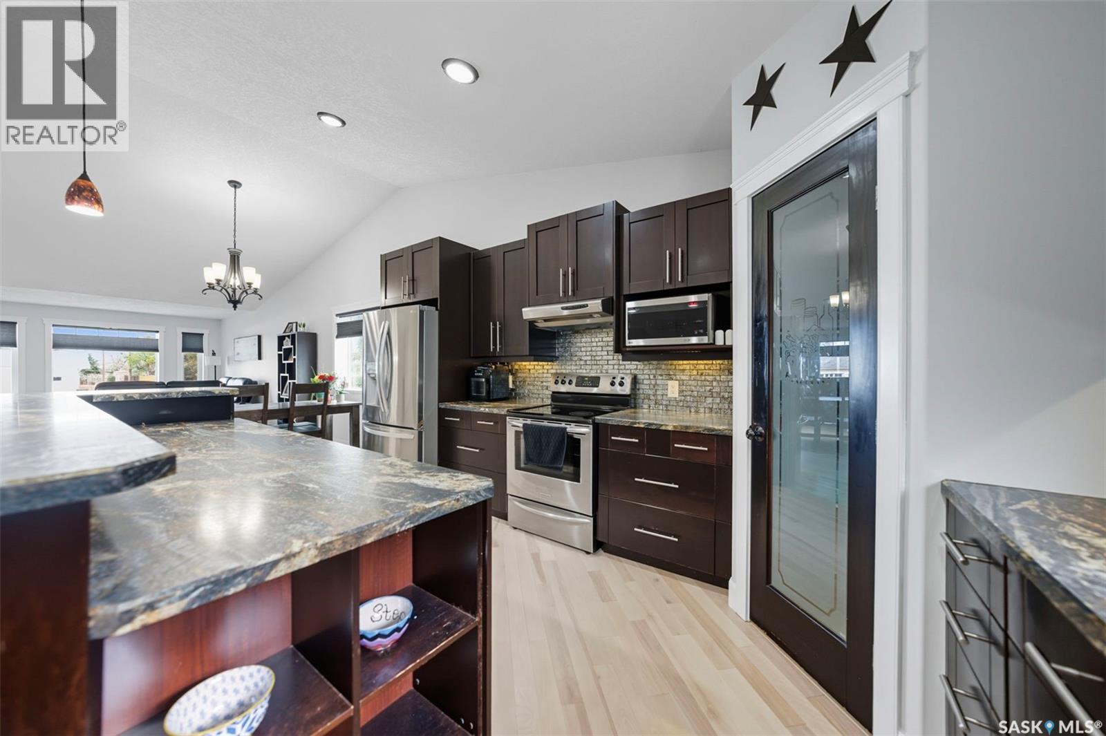 101 6Th Avenue W, Watrous, SK - Indoor Photo Showing Kitchen With Upgraded Kitchen