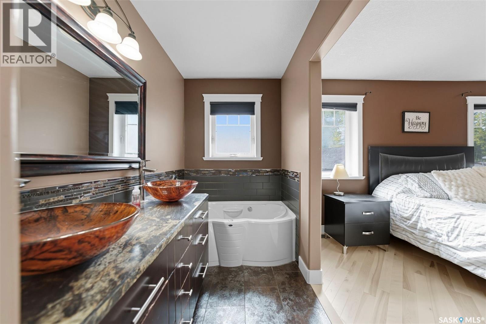 101 6Th Avenue W, Watrous, SK - Indoor