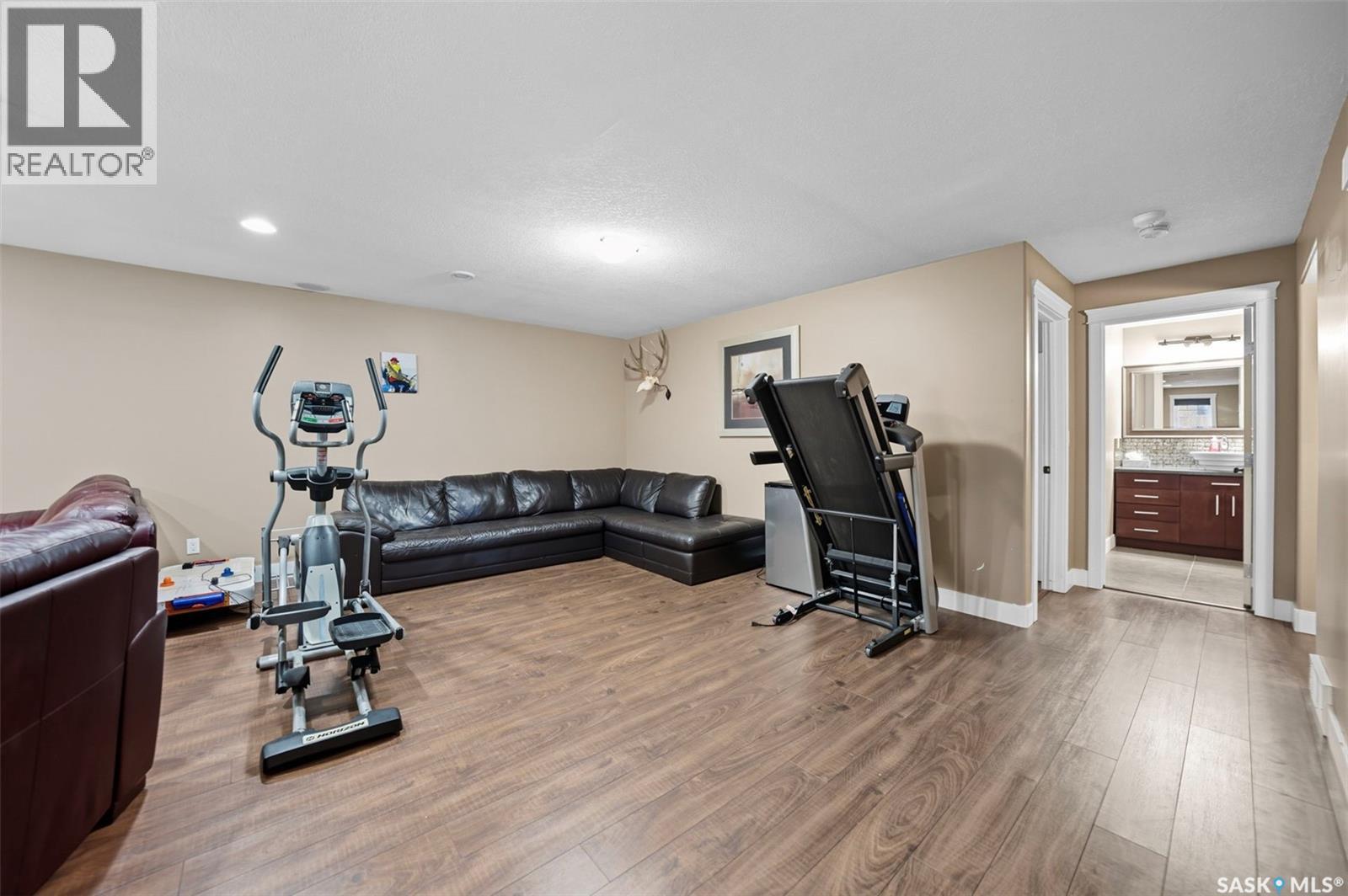 101 6Th Avenue W, Watrous, SK - Indoor Photo Showing Gym Room