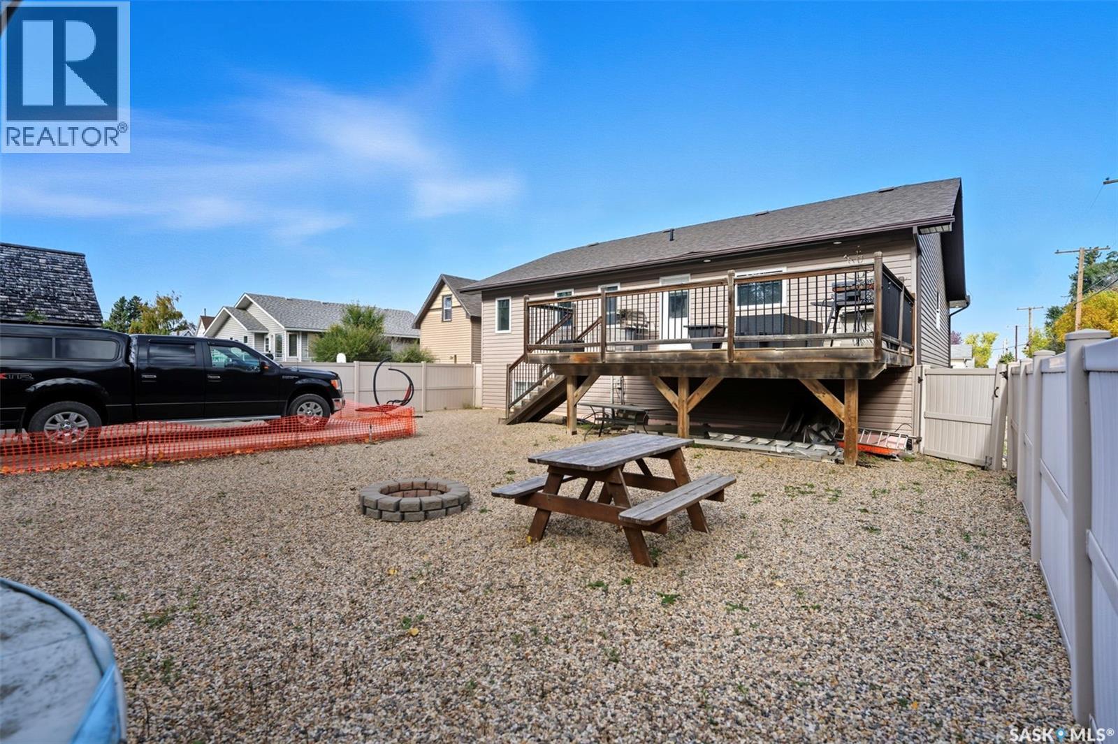 101 6Th Avenue W, Watrous, SK - Outdoor With Deck Patio Veranda